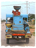 Alter LKW mit Zuckerrohrpresse